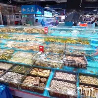 春節(jié)前海鮮市場 剛死的大澳龍200元一只，是否值得購買？