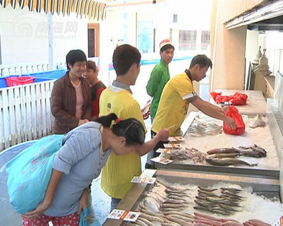 海口板橋海鮮超市進駐騎樓小吃街，打造“鮮選即烹”一站式美食體驗